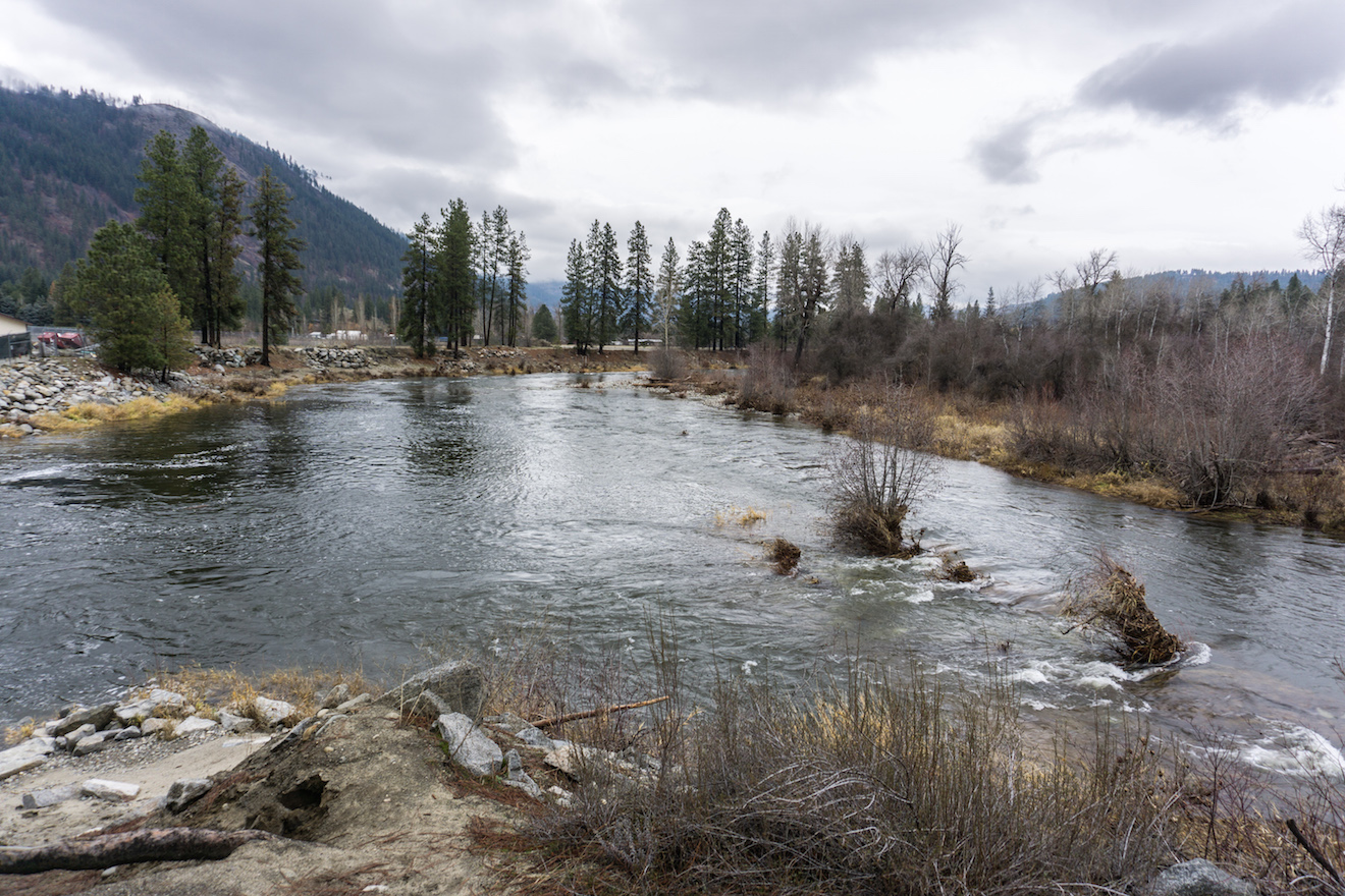 Hiking the Icicle River Trail near Leavenworth, Washington