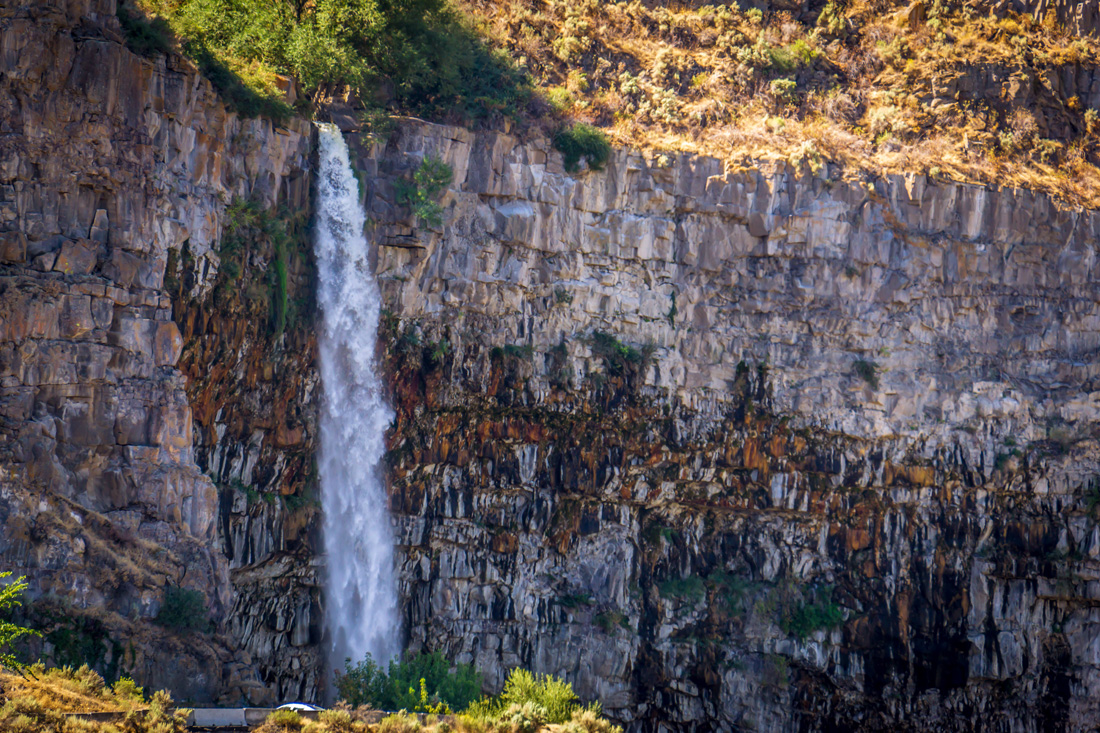 perrine coulee falls from below